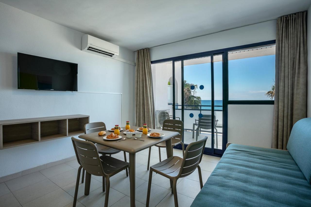 One-Bedroom Apartment Sea View