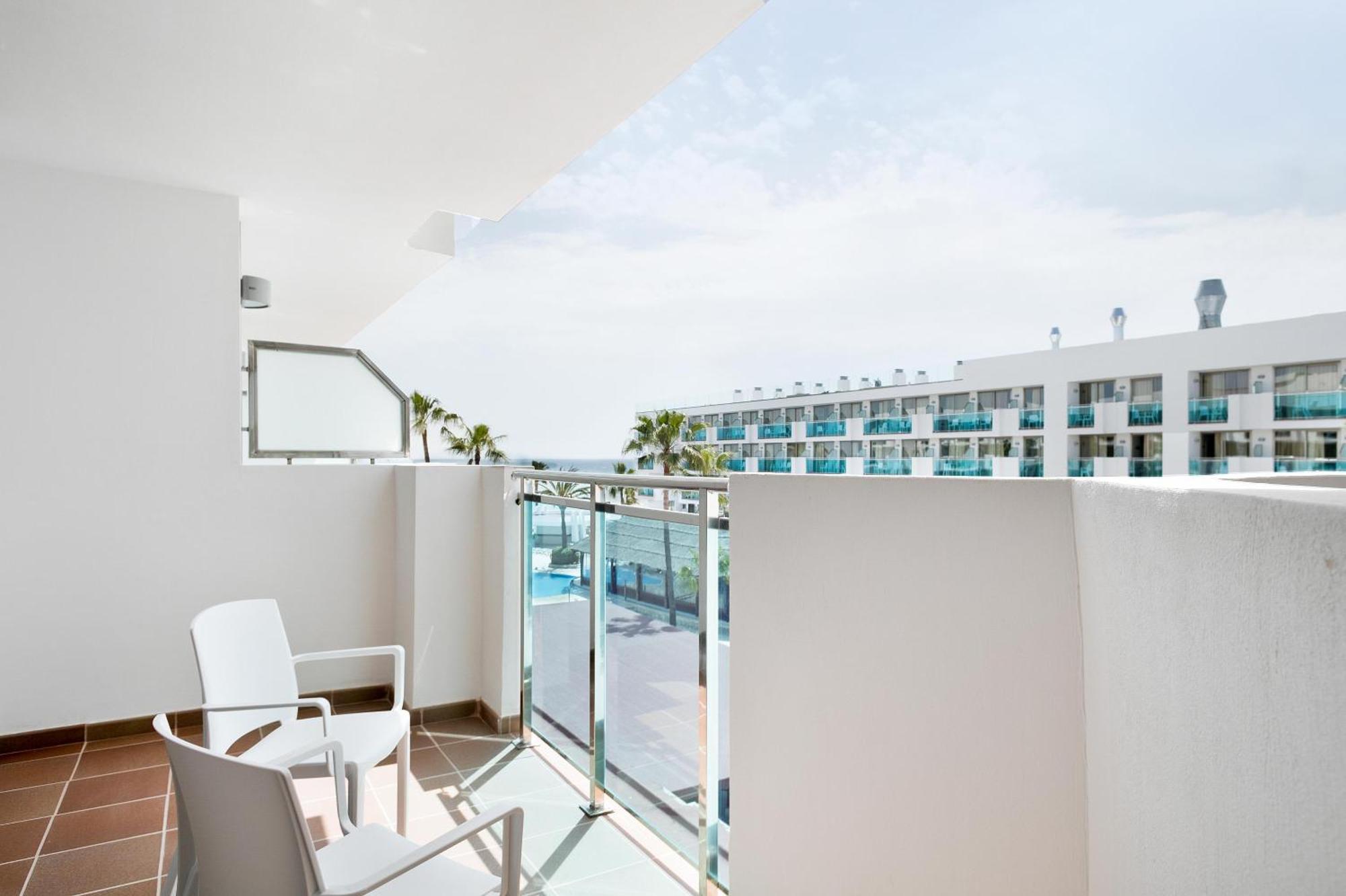 Double or Twin Room Side Sea View