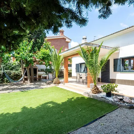 Villa With Garden Next To The Beach-3