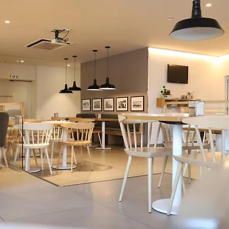 Apartamentos Port Eugeni-3