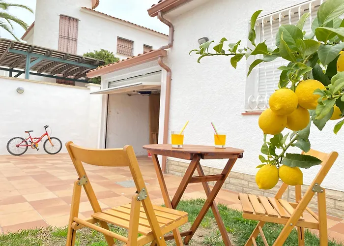 VILLA CAMBRILS BEACH Parking Gratis