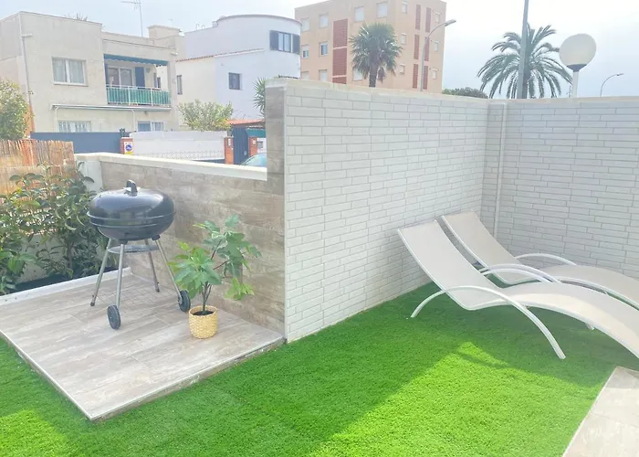 El Privado Villa SolCavet 2 con jardin y vistas mar  Cambrils